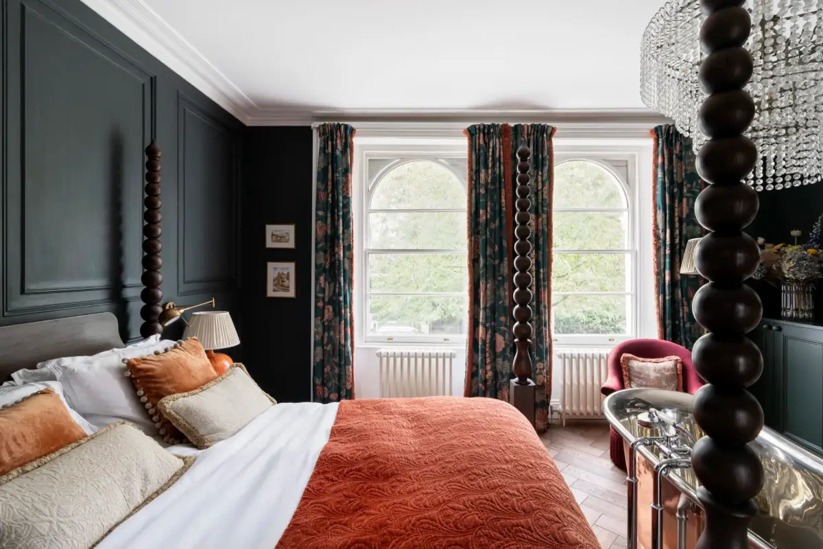 Contrasting Colors in an Elegant Notting Hill Townhouse 16 stylish-notting-hill-townhouse17