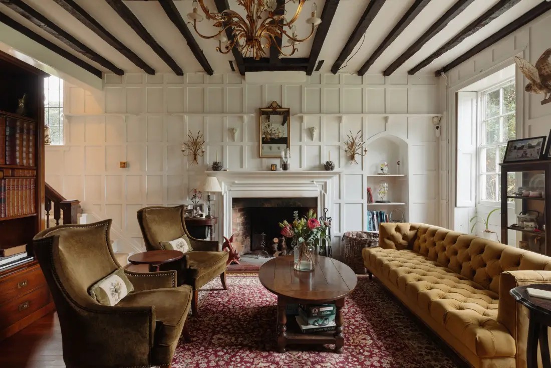 A Characterful Queen Anne House in the English Countryside 1 historic-queen-anne-style-country-house-england