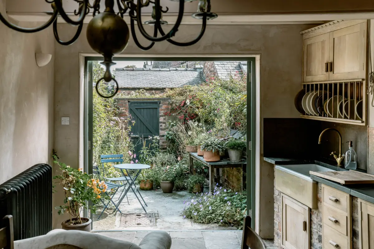 A Restored Victorian Worker's Cottage with a Charming Garden in York 5 restored-Victorian-railway-workers-cottage