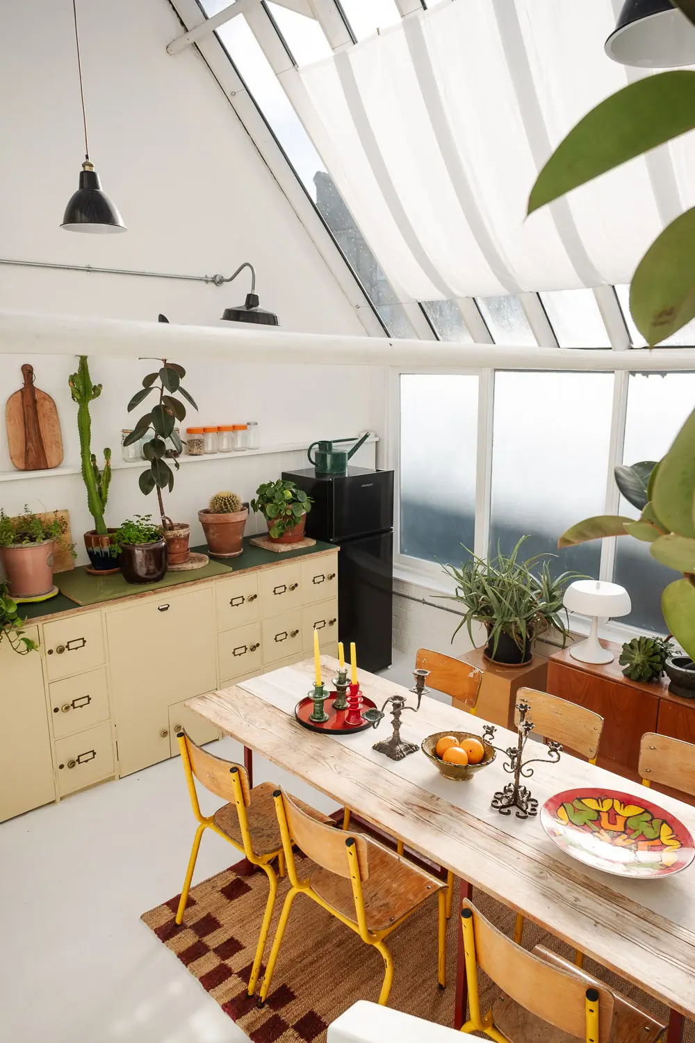 A Victorian Mews House with a Former Greenhouse Turned Into A Dining Room 8 victorian-mews-house-england