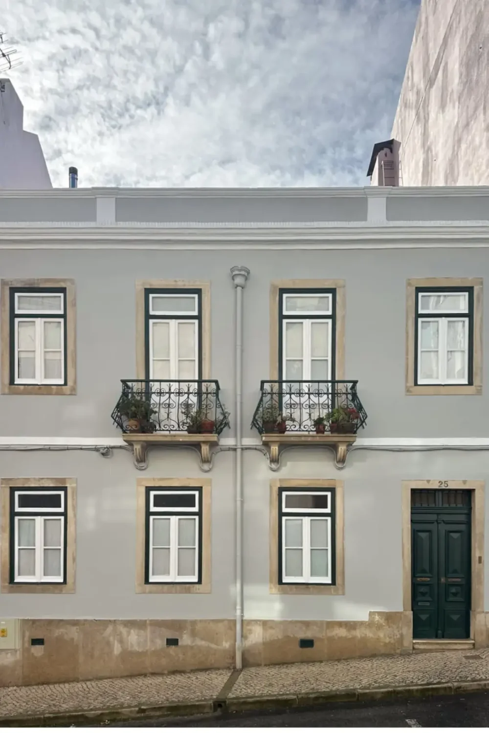 19th-century-lisbon-townhouse-nordroom
