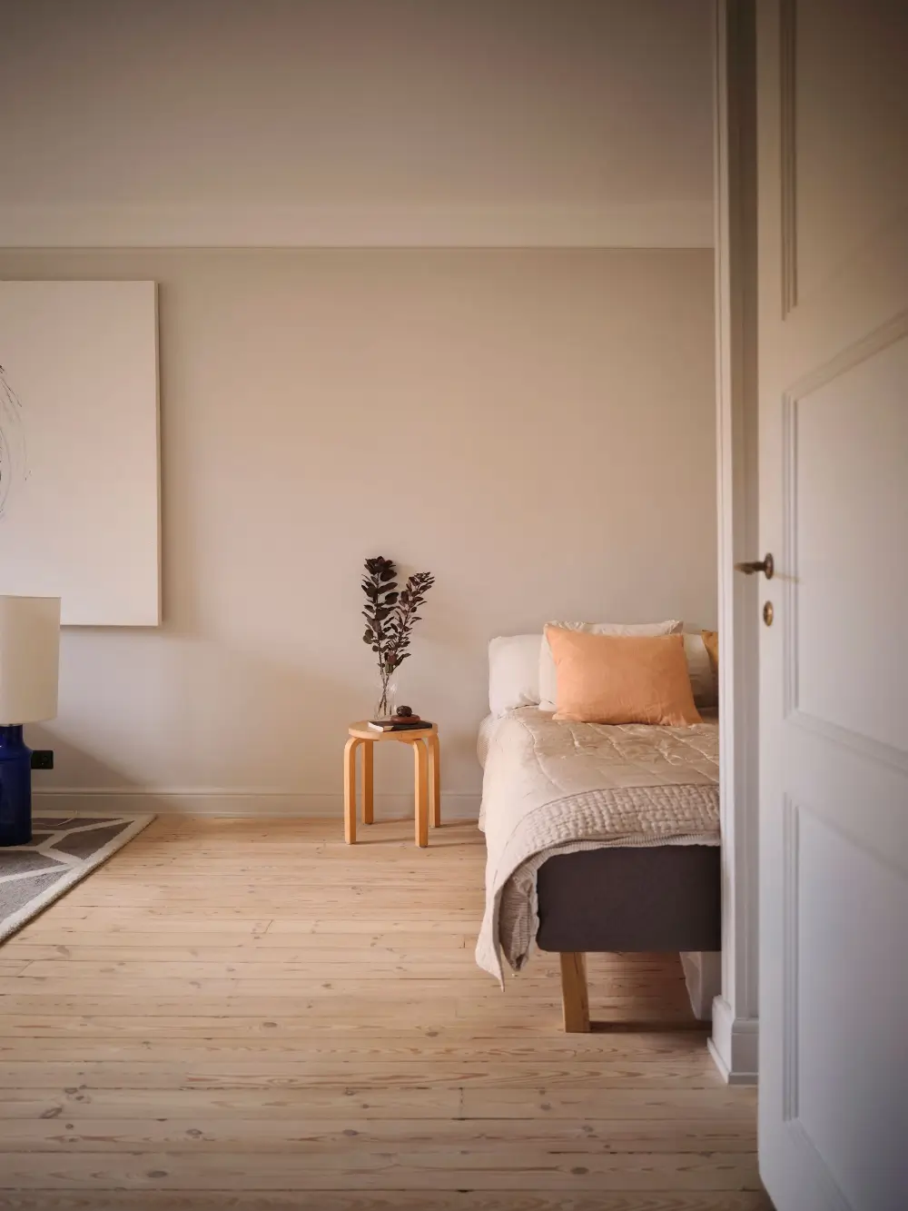 swedish-studio-apartment-charming-green-kitchen-nordroom
