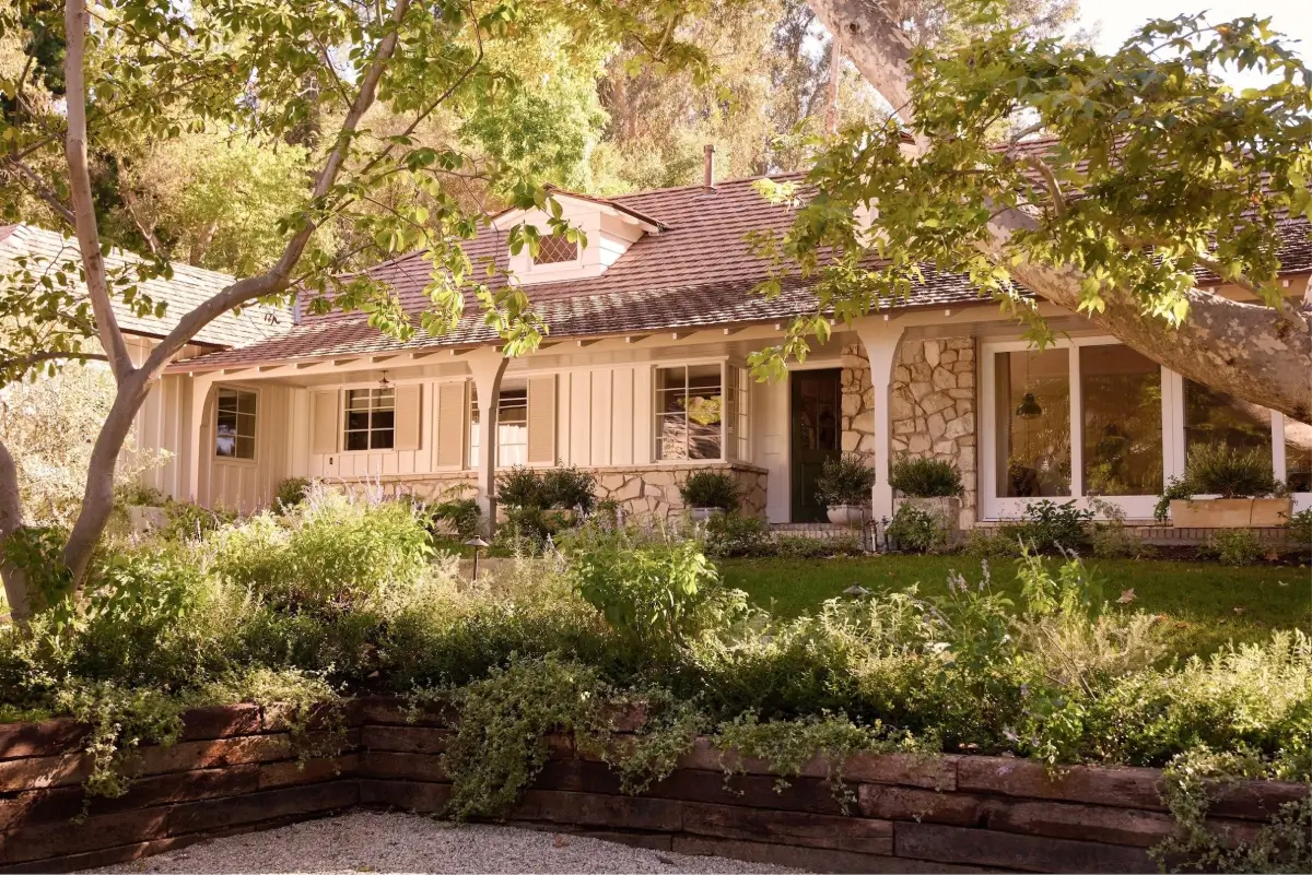 A Renovated Single-Story California Ranch with a Lush Garden 1 renovated-california-ranch-los-angeles