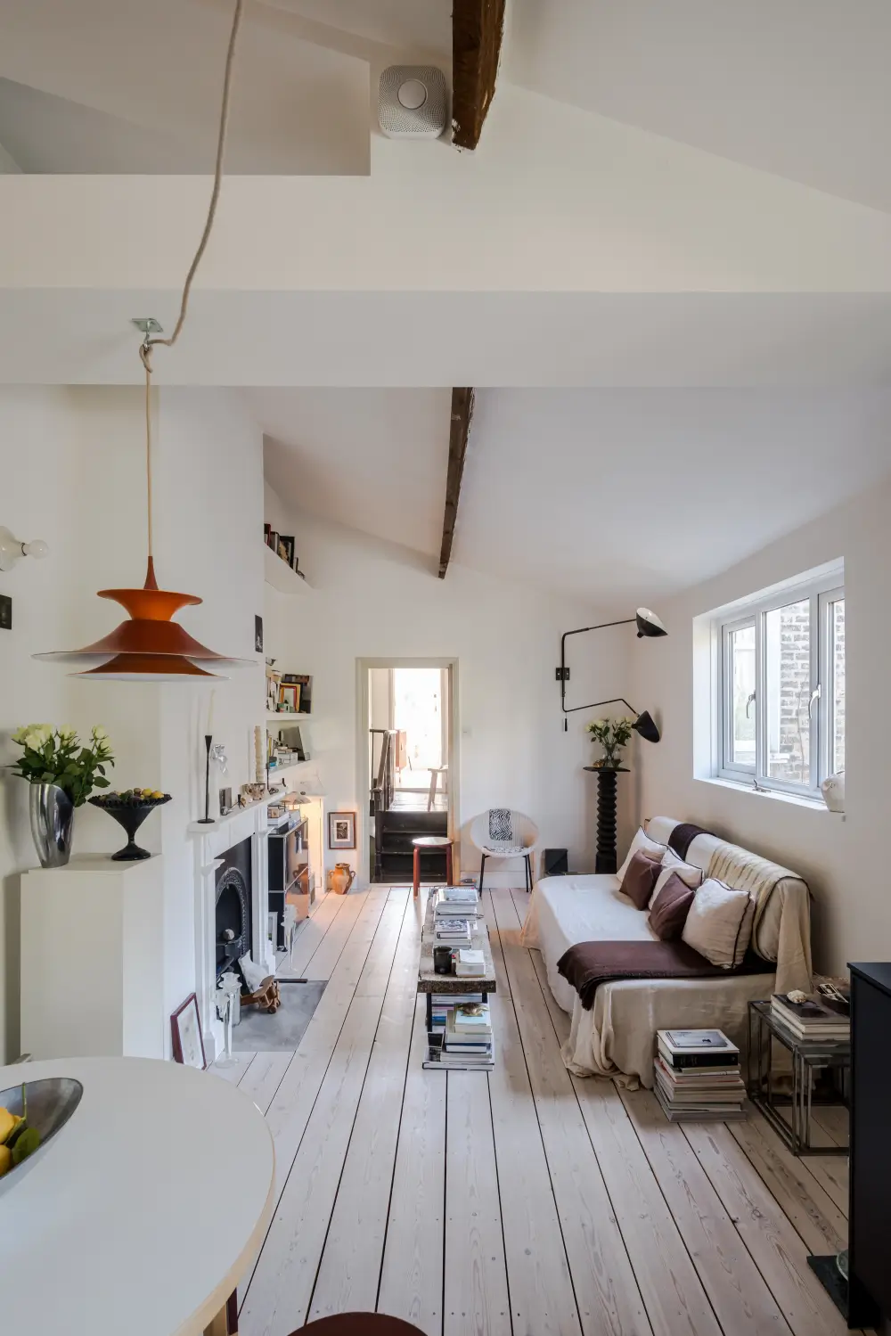 Bright Interiors Pair Modern Design with Victorian Elements in a London Apartment 2 bright-one-bedroom-london-apartment-garden-victorian-terrace