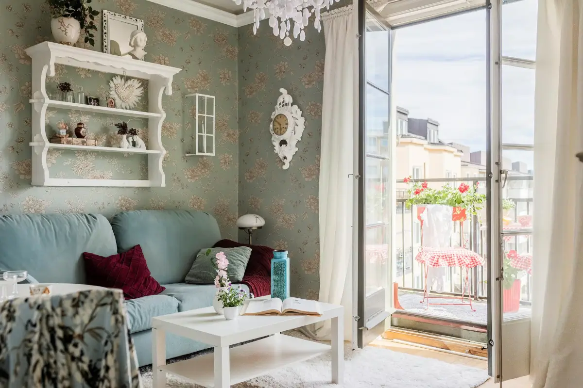 A Romantic Small Apartment with Floral Wallpaper and 1930s Features 1 small-romantic-1930s-apartment-stockholm-nordroom