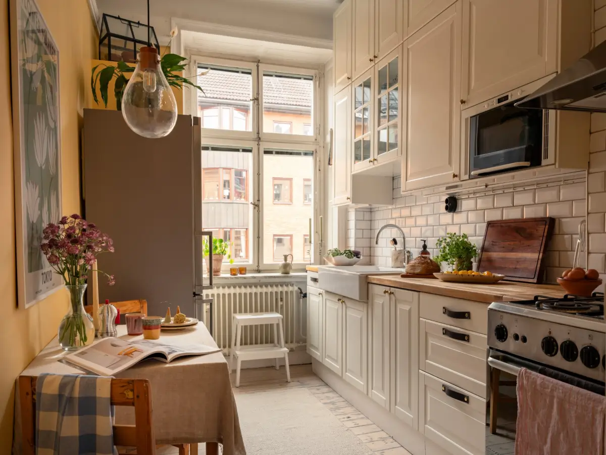 A Stylish Studio Apartment with a Sunny Yellow Kitchen 13 turn-of-the-century-studio-apartment-stockholm-nordroom
