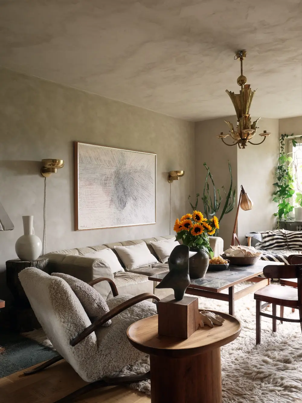 Scandinavian Design Classics and a New Teak Kitchen in a 1940s Apartment 3 art-vintage-moody-palette-renovated-1940s-apartment-stockholm-nordroom