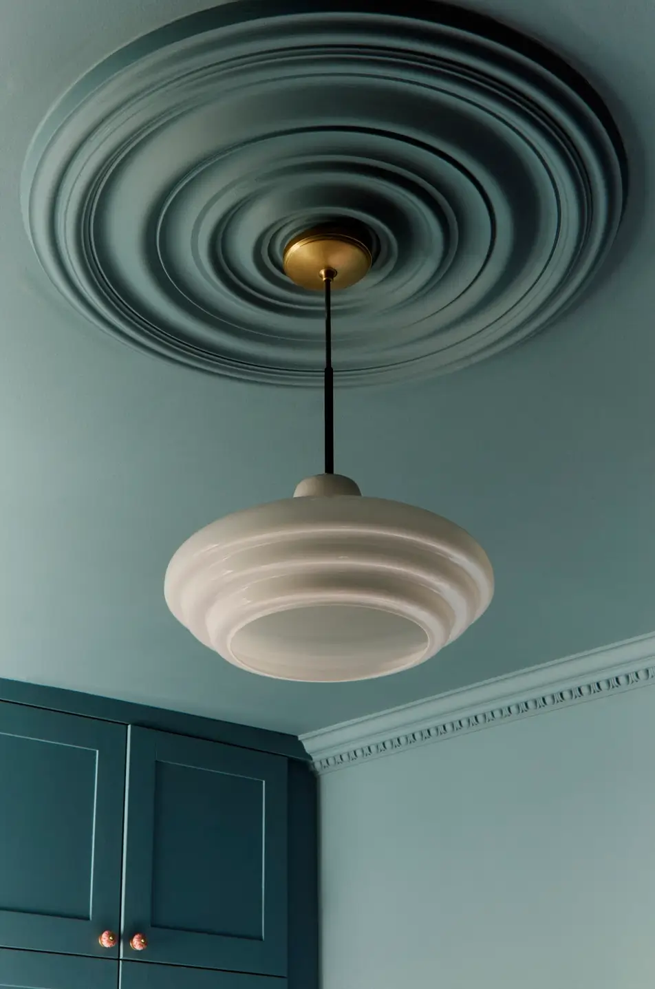 A Grounding Color Palette and Reinstated Period Features in an Edwardian Apartment 26 brown-blue-green-hues-london-apartment