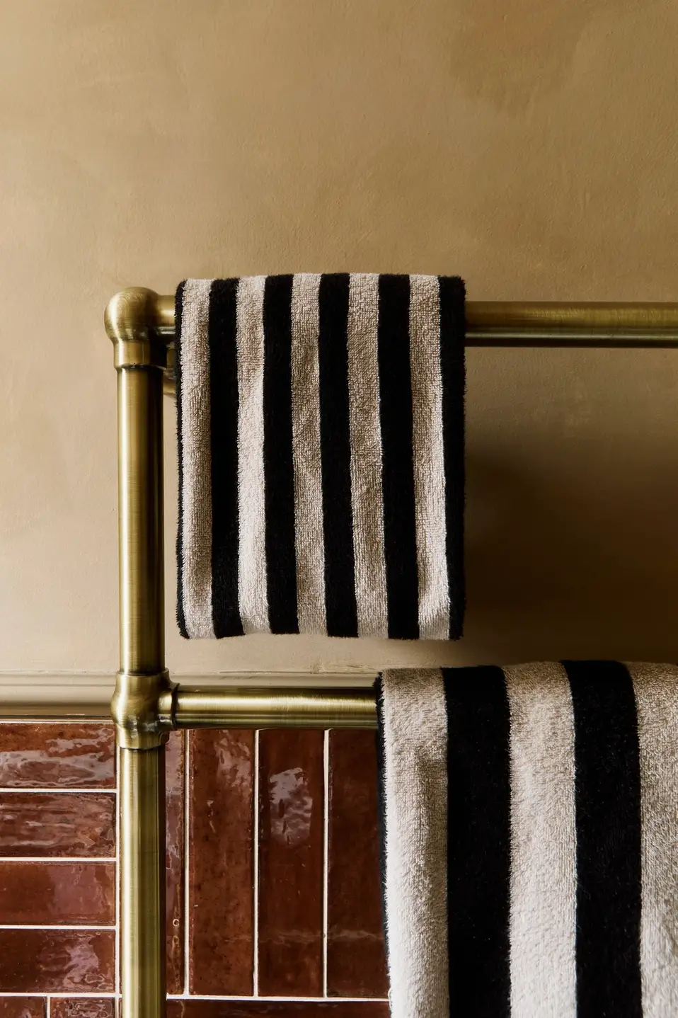 A Grounding Color Palette and Reinstated Period Features in an Edwardian Apartment 36 brown-blue-green-hues-london-apartment