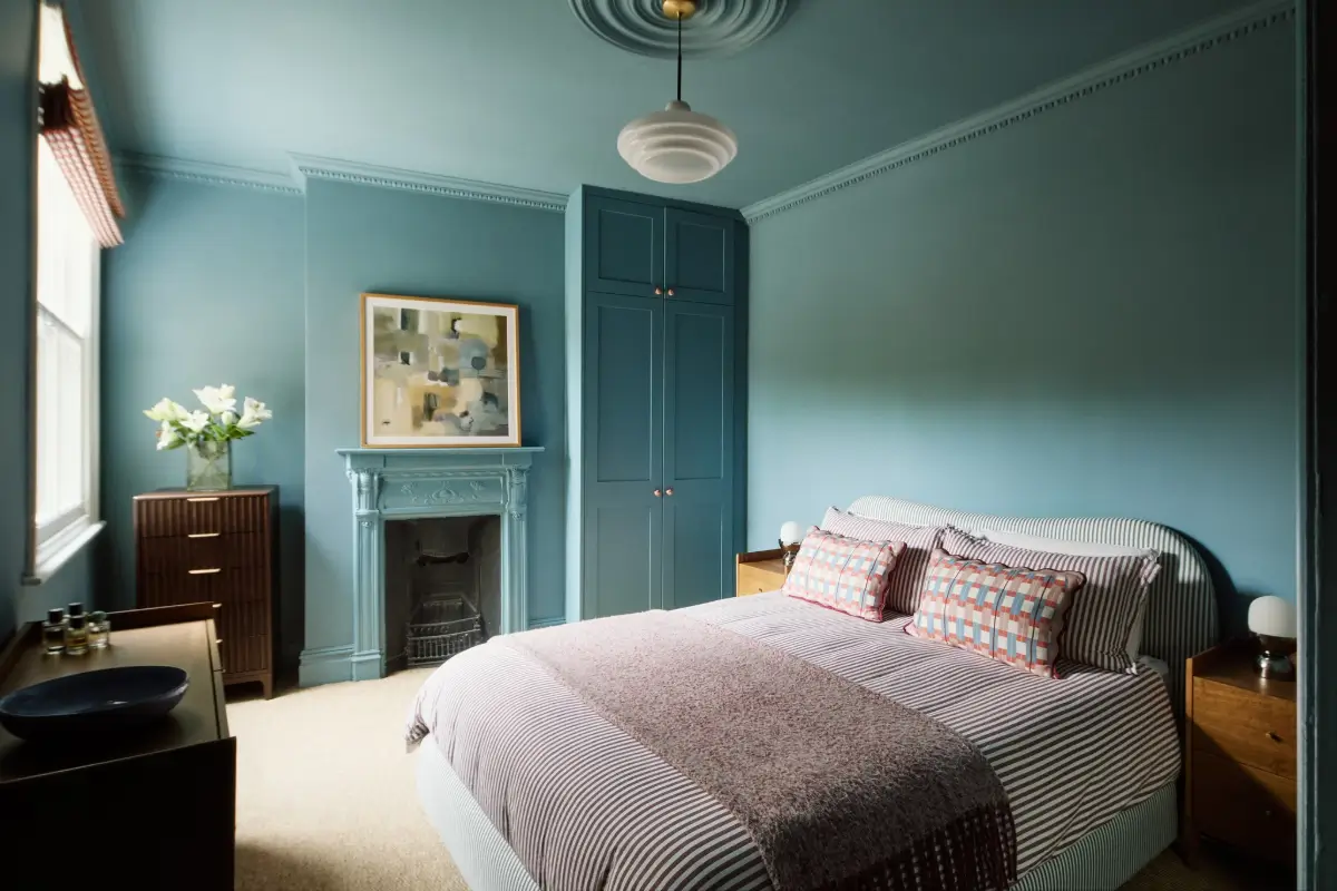 A Grounding Color Palette and Reinstated Period Features in an Edwardian Apartment 21 brown-blue-green-hues-london-apartment