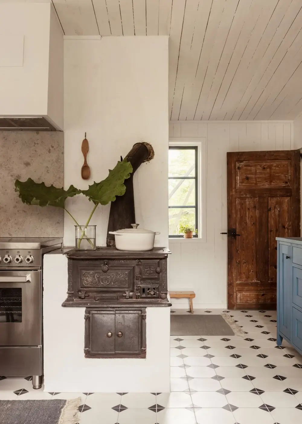 A Renovated Early 20th-Century Farmhouse on Gotland 7 charming-summer-house-swedish-island-gotland