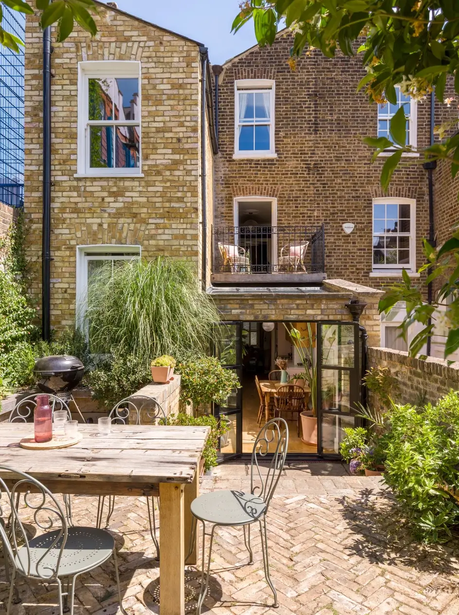 A Colorful Victorian Family Home with a Glazed Extension 25 colorful-renovated-victorian-house-london