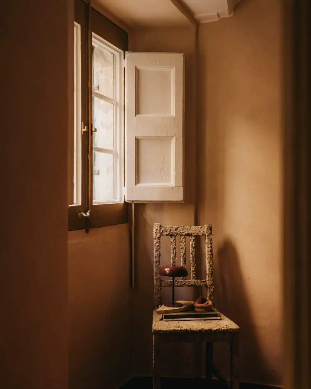 Sustainable Design and Reclaimed Materials in a Historic Barcelona Apartment 22 historic-features-natural-materials-characterful-barcelona-apartment-nordroom