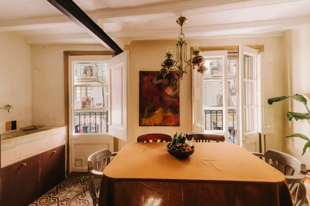 historic-features-natural-materials-characterful-barcelona-apartment-nordroom