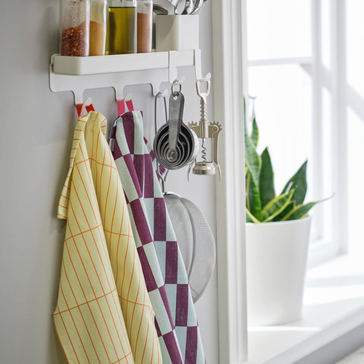 IKEA SPJUTLILJA: Colorful Dinnerware That Adds Personality to Your Dining Table 9 ikea-SPJUTLILJA-kitchen-dining-collection-nordroom