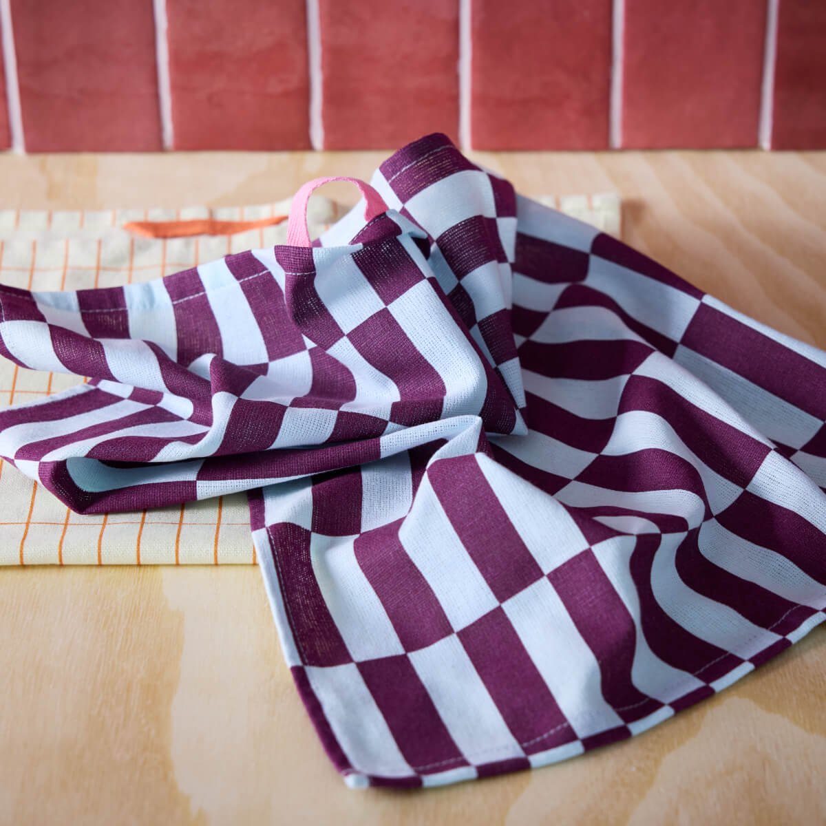 IKEA SPJUTLILJA: Colorful Dinnerware That Adds Personality to Your Dining Table 10 ikea-SPJUTLILJA-kitchen-dining-collection-nordroom