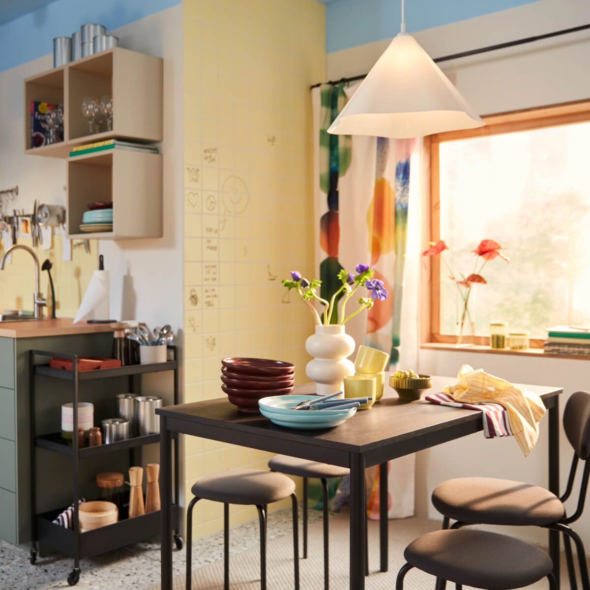 IKEA SPJUTLILJA: Colorful Dinnerware That Adds Personality to Your Dining Table 1 ikea-SPJUTLILJA-kitchen-dining-collection-nordroom