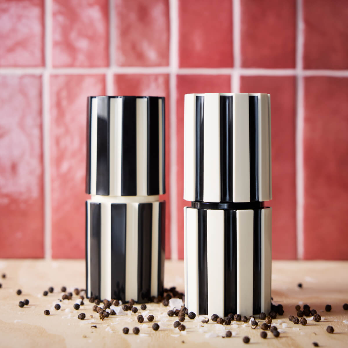 IKEA SPJUTLILJA: Colorful Dinnerware That Adds Personality to Your Dining Table 13 ikea-SPJUTLILJA-kitchen-dining-collection-nordroom