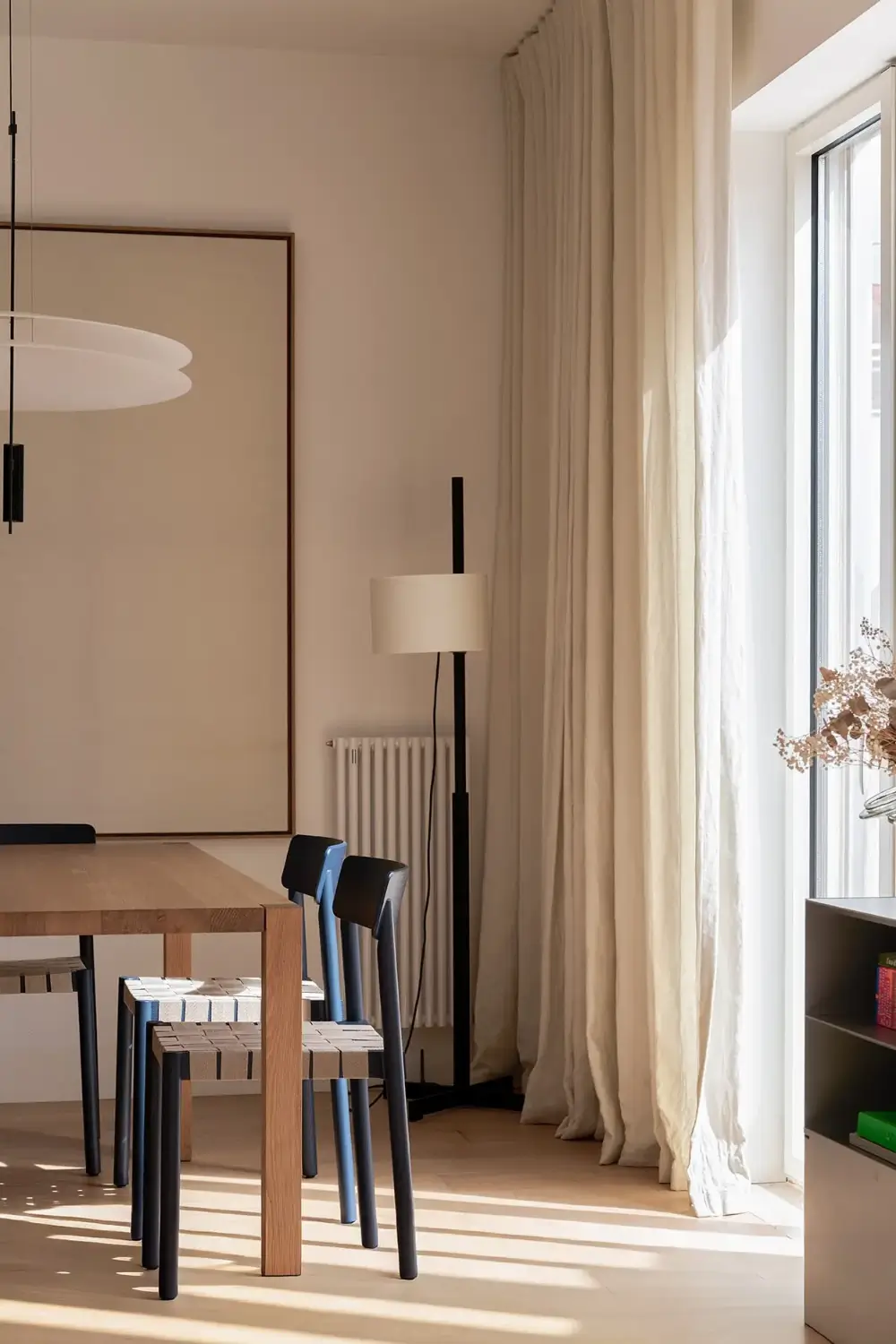A Multifunctional Hall and Smart Storage in a Modern Madrid Apartment 6 modern-renovated-apartment-1940s-building-madrid-nordroom