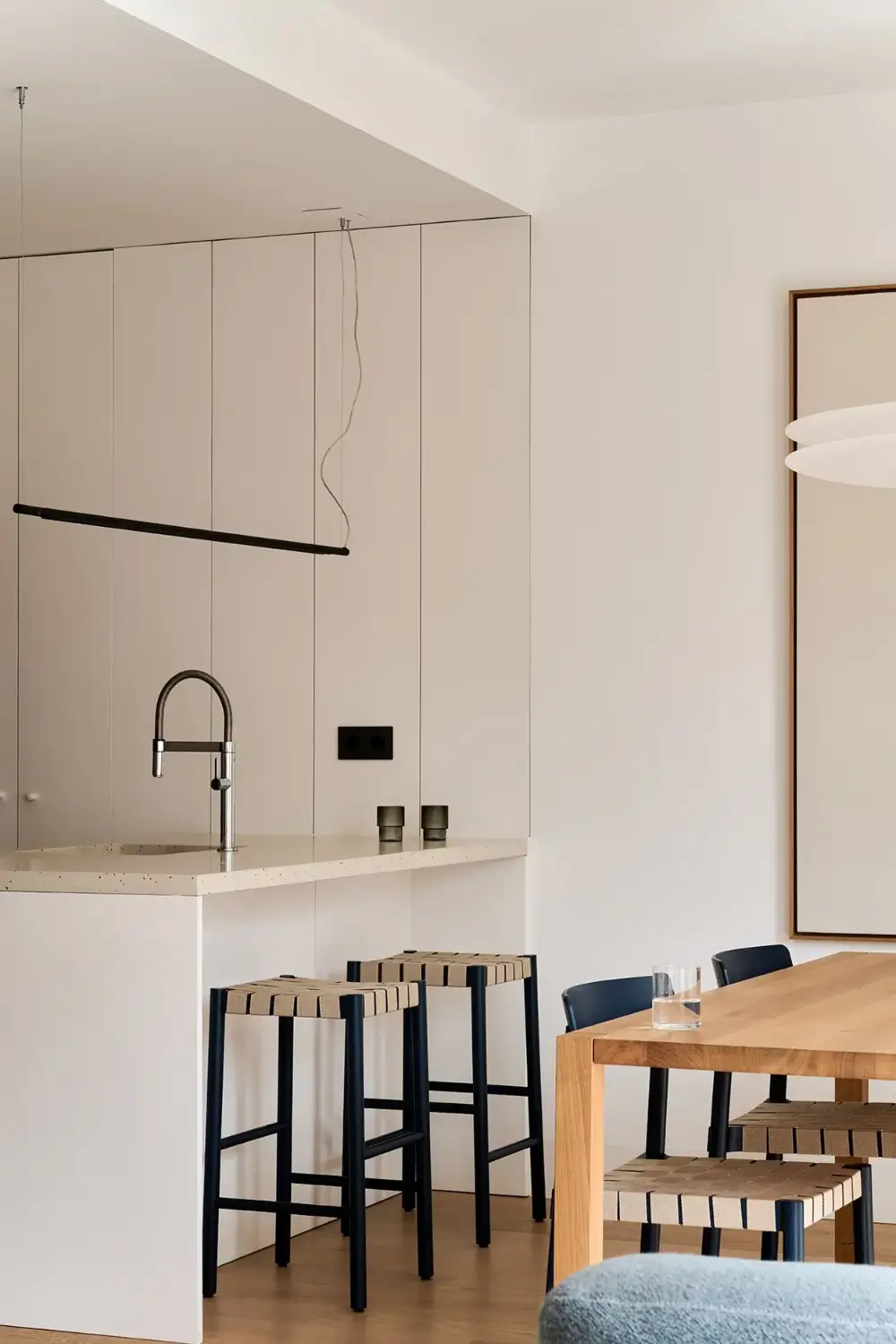 A Multifunctional Hall and Smart Storage in a Modern Madrid Apartment 9 modern-renovated-apartment-1940s-building-madrid-nordroom
