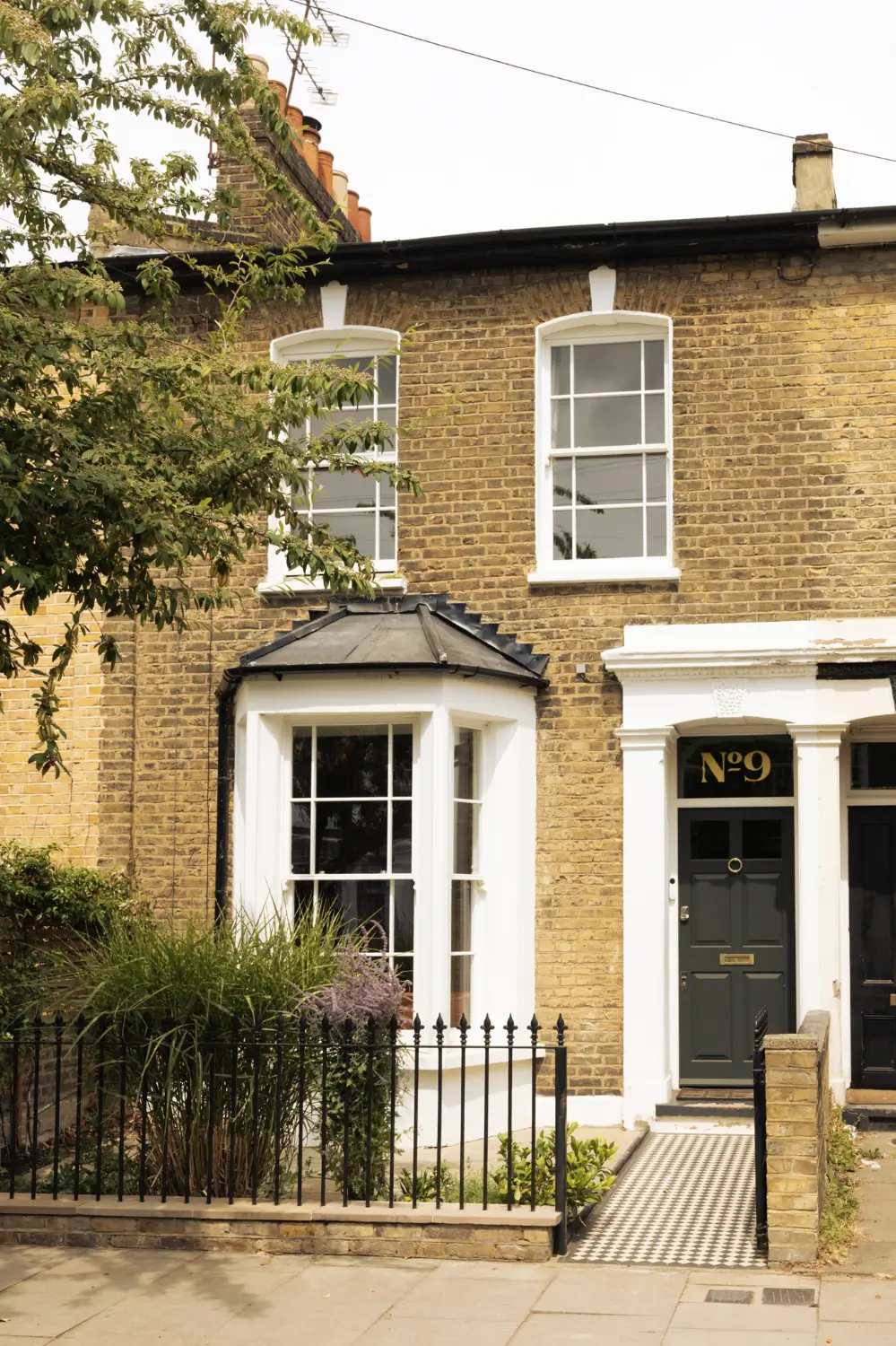 An Extended Victorian Family Home with a Blue deVOL Kitchen 49 renovated-extended-1860s-victorian-house-london-fields
