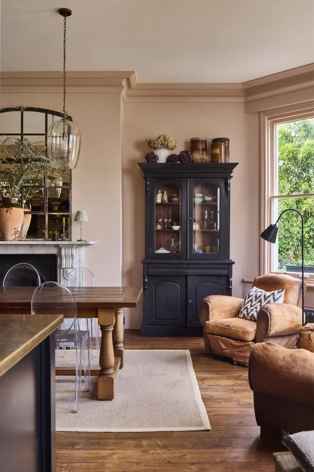 A Grand, Renovated Victorian Family Home on the River Thames in London 3 rich-color-palette-victorian-house-river-thames-london