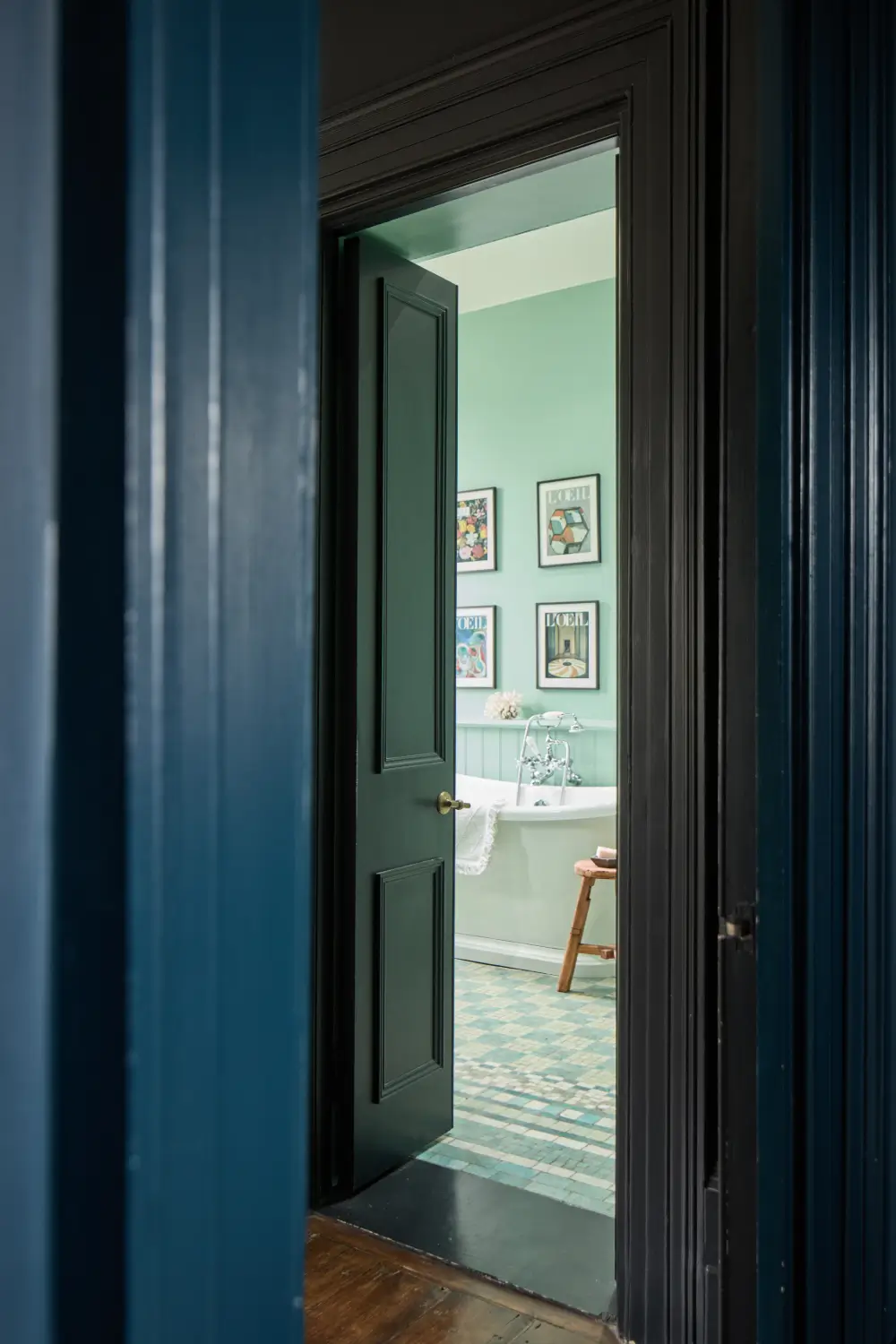 A Grand, Renovated Victorian Family Home on the River Thames in London 21 rich-color-palette-victorian-house-river-thames-london