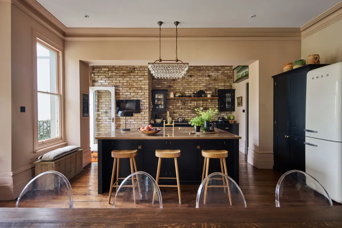 A Grand, Renovated Victorian Family Home on the River Thames in London 4 rich-color-palette-victorian-house-river-thames-london