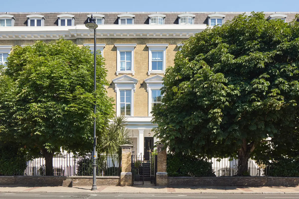 Inside Skye McAlpine's London Townhouse with a Yellow Monet-Inspired Kitchen 30 skye-mcalpine-victorian-london-townhouse-nordroom