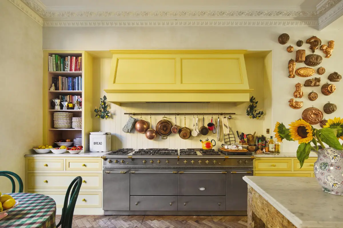 Inside Skye McAlpine's London Townhouse with a Yellow Monet-Inspired Kitchen 12 skye-mcalpine-victorian-london-townhouse-nordroom