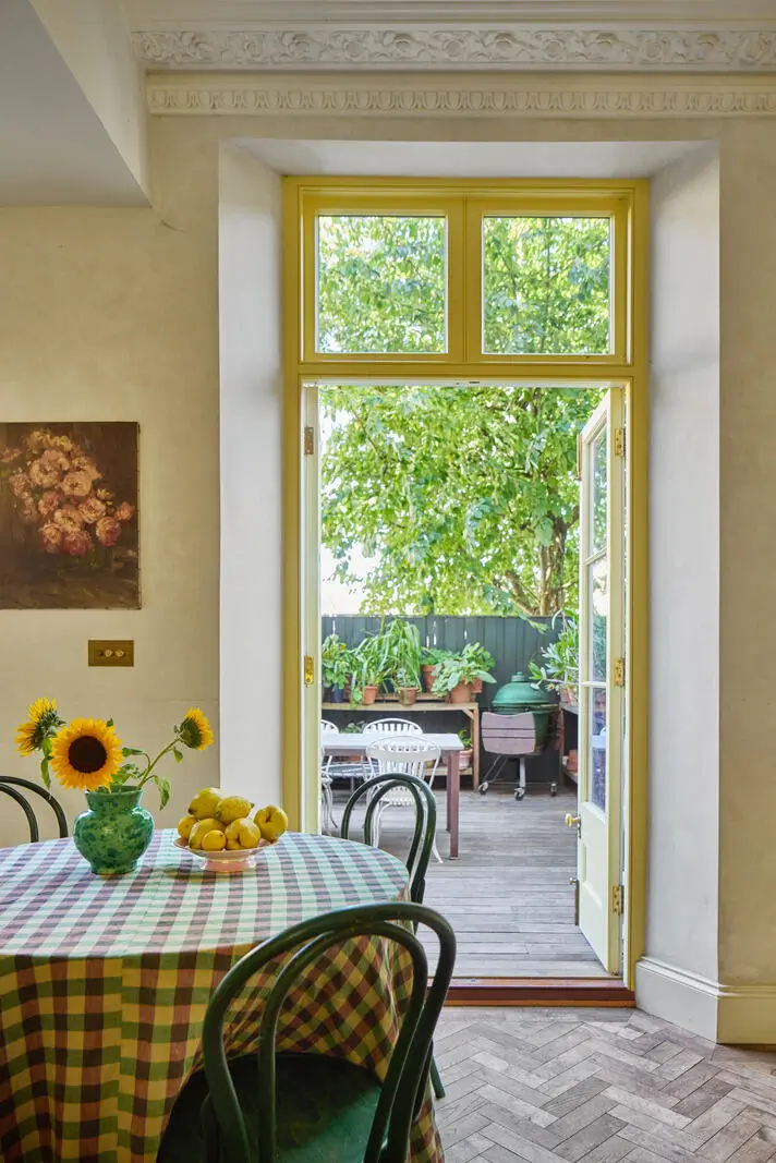 Inside Skye McAlpine's London Townhouse with a Yellow Monet-Inspired Kitchen 15 skye-mcalpine-victorian-london-townhouse-nordroom