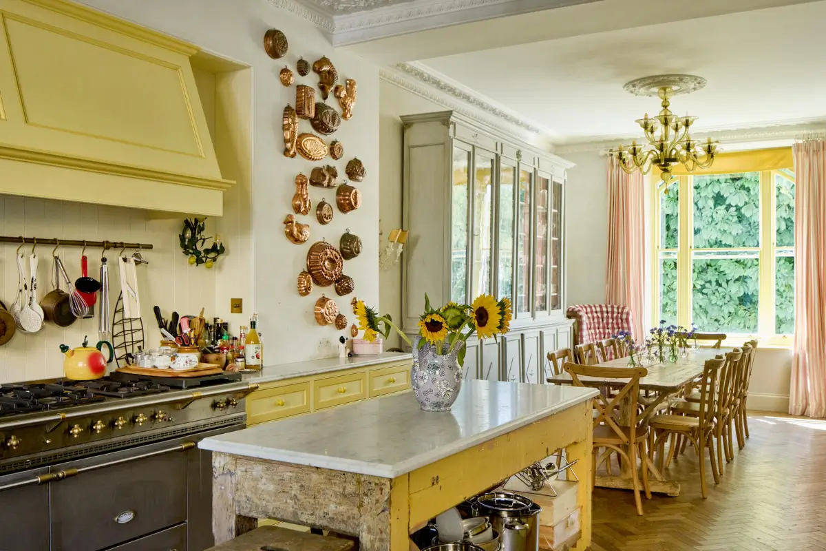 Inside Skye McAlpine's London Townhouse with a Yellow Monet-Inspired Kitchen 11 skye-mcalpine-victorian-london-townhouse-nordroom