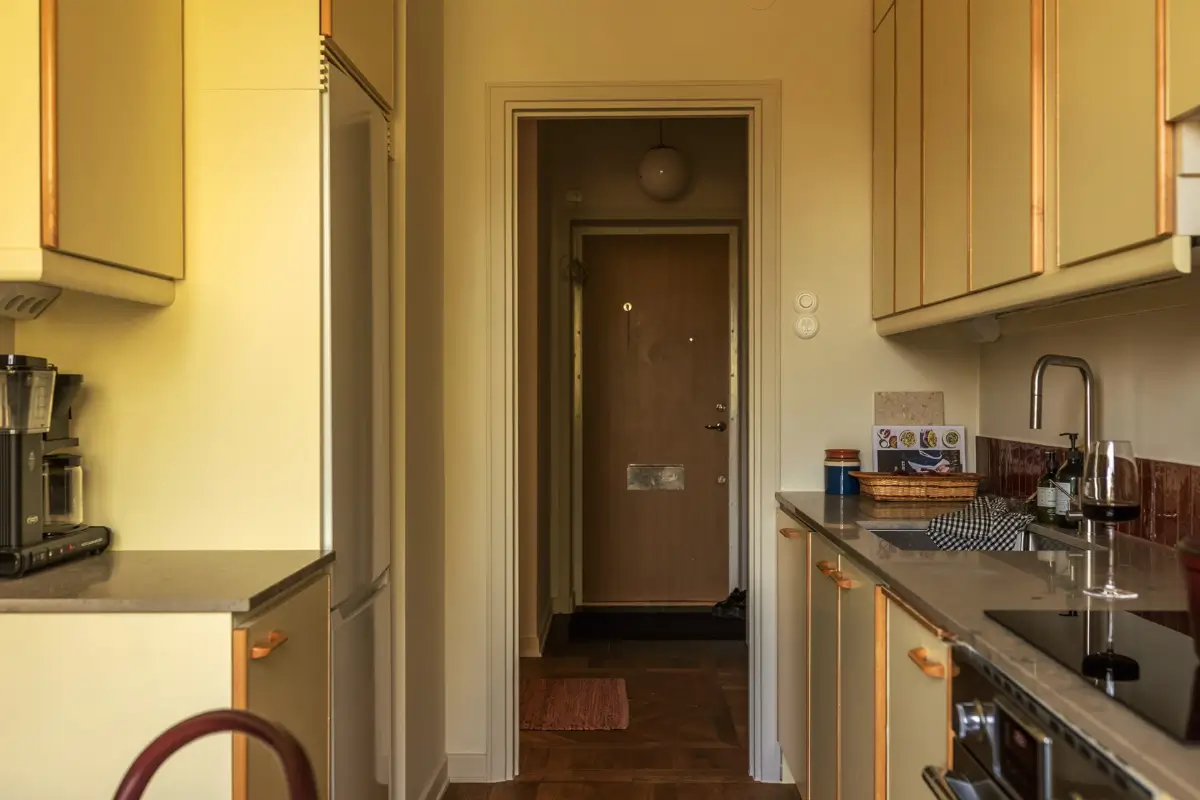 A Cohesive Soft Yellow and Beige Color Palette in a 1940s Apartment 19 soft-color-palette-1940s-apartment-stockholm-nordroom