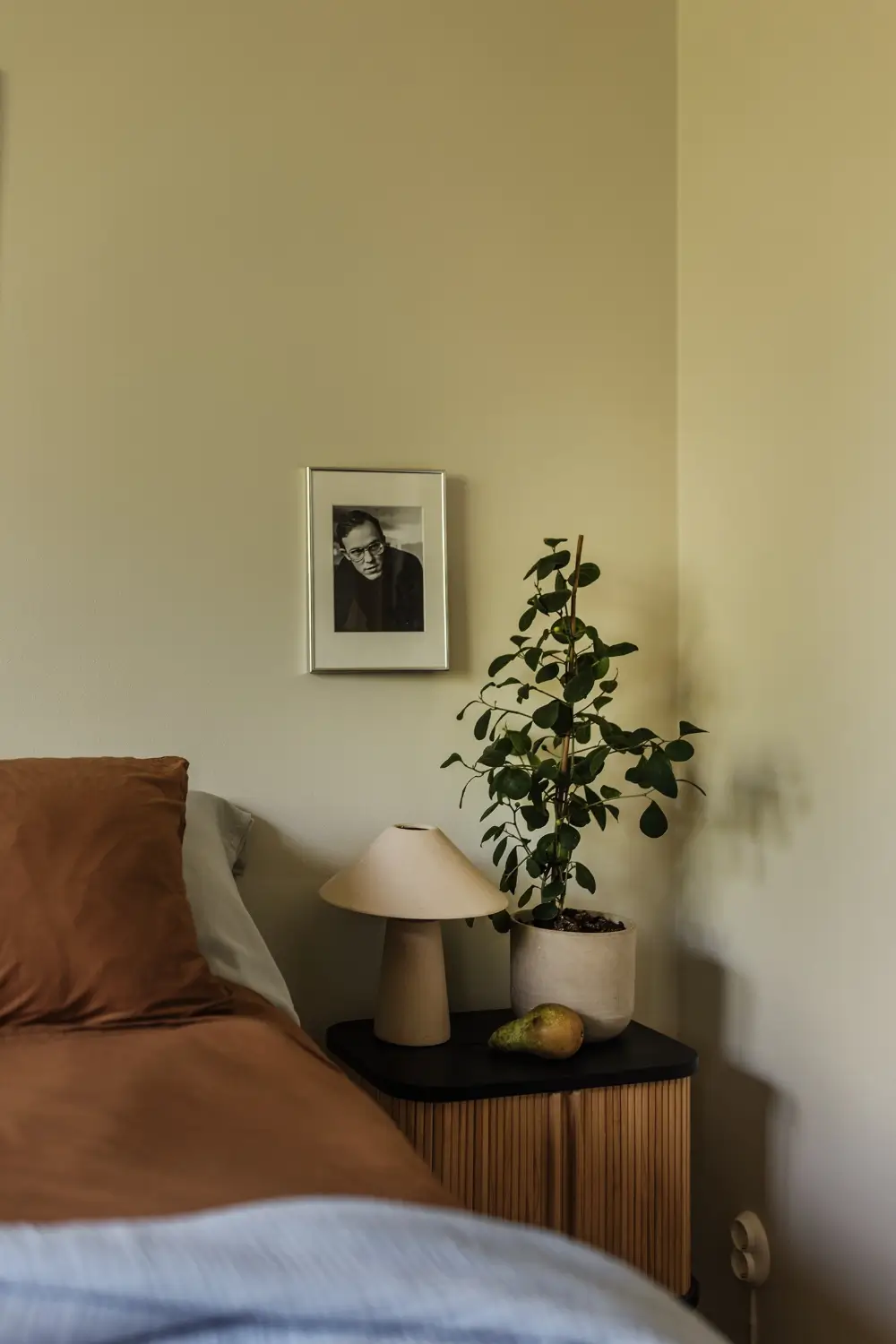 A Cohesive Soft Yellow and Beige Color Palette in a 1940s Apartment 23 soft-color-palette-1940s-apartment-stockholm-nordroom