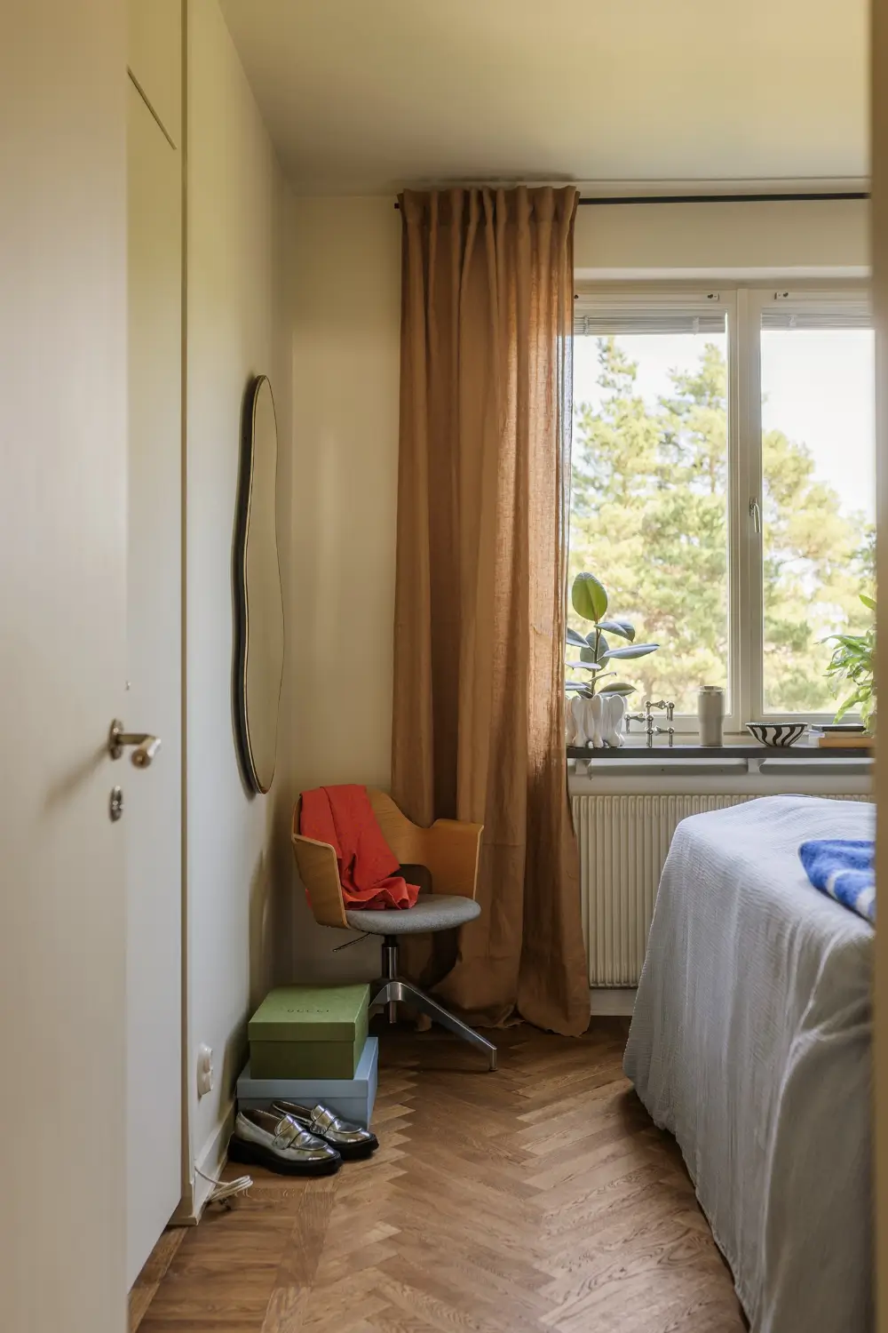 A Cohesive Soft Yellow and Beige Color Palette in a 1940s Apartment 24 soft-color-palette-1940s-apartment-stockholm-nordroom