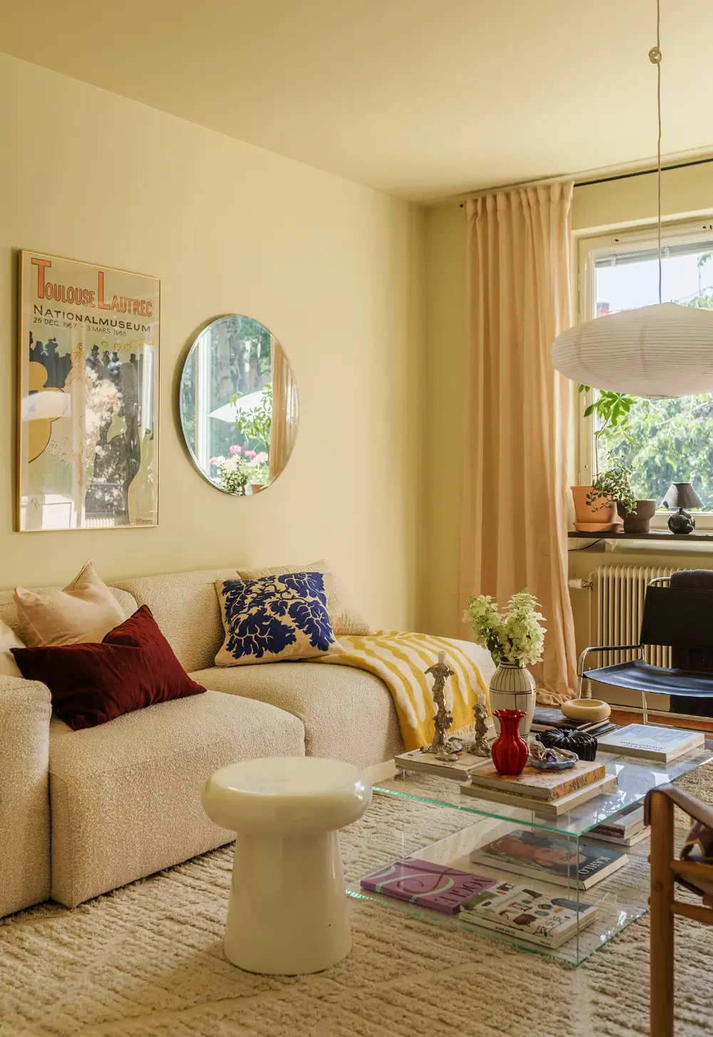 A Cohesive Soft Yellow and Beige Color Palette in a 1940s Apartment 2 soft-color-palette-1940s-apartment-stockholm-nordroom