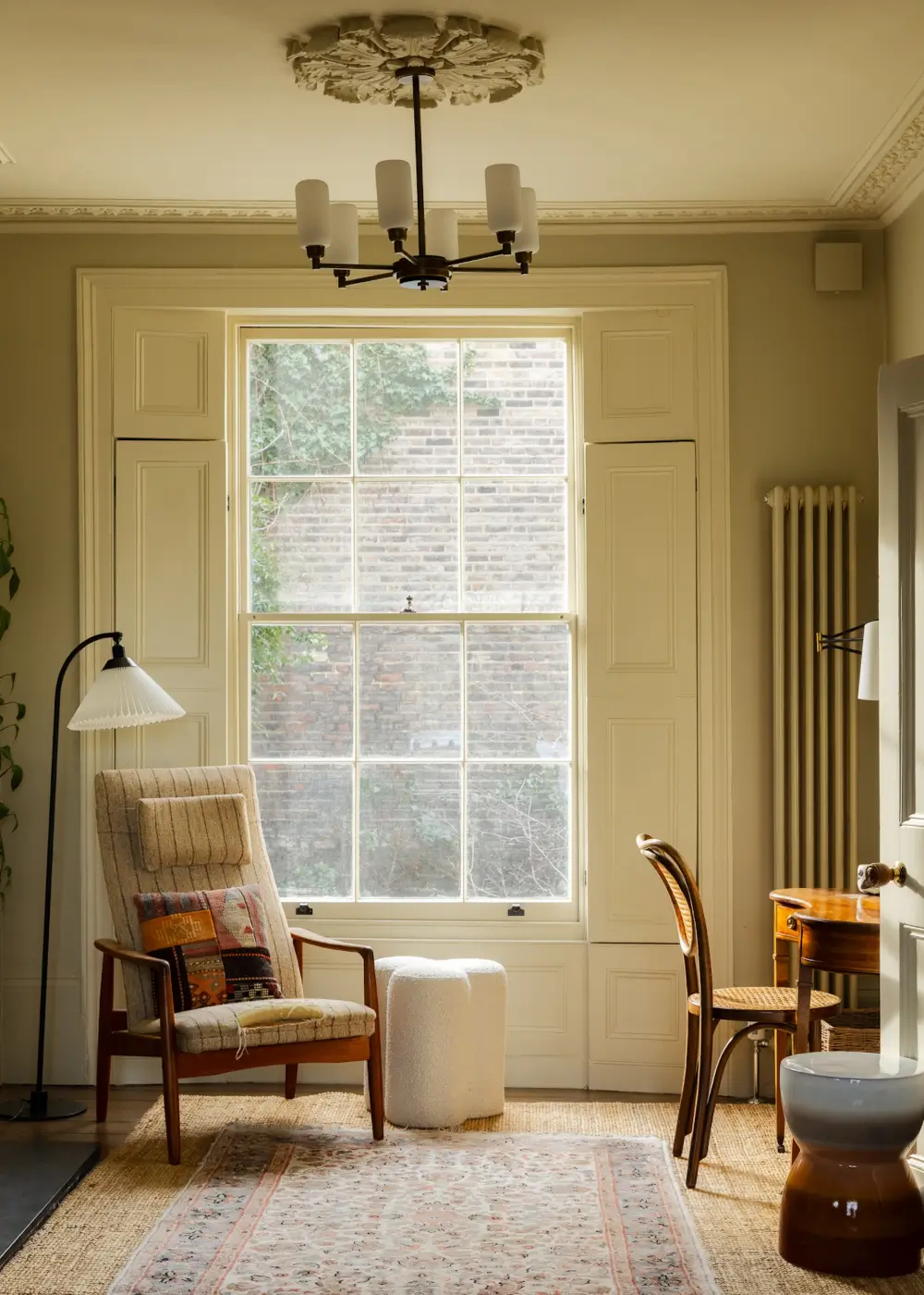 A Carefully Considered Color Palette in a Restored Victorian Townhouse 4 stylish-victorian-townhouse-london-period-features