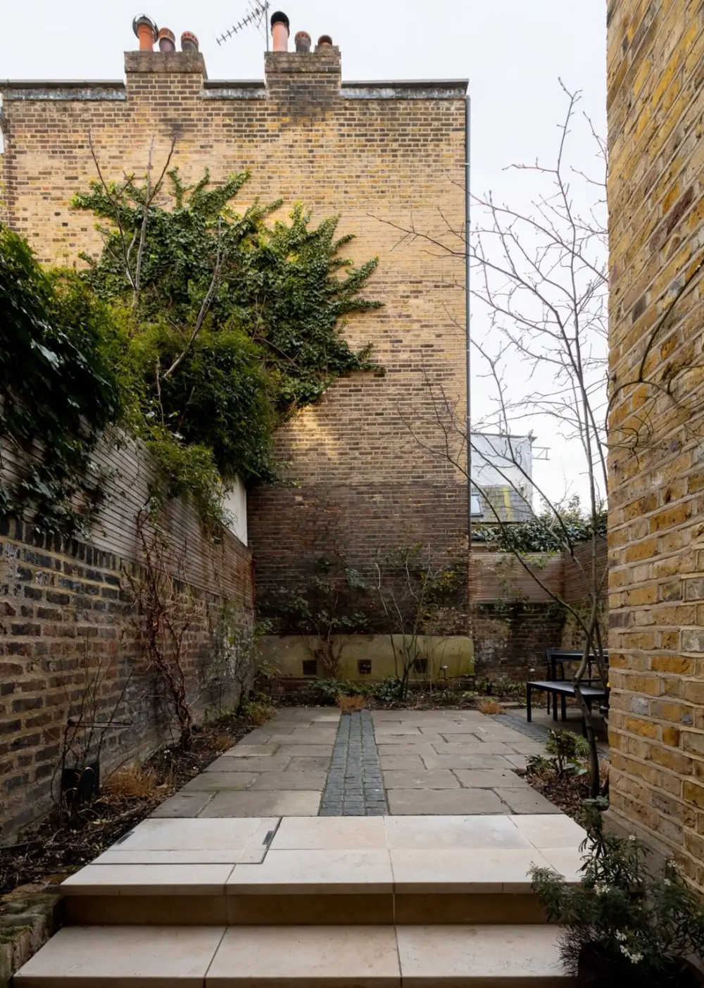 A Carefully Considered Color Palette in a Restored Victorian Townhouse 25 stylish-victorian-townhouse-london-period-features