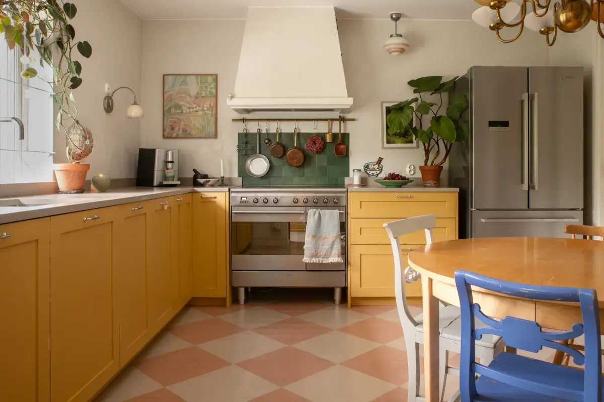 yellow-kitchen-cozy-family-home-sweden-nordroom