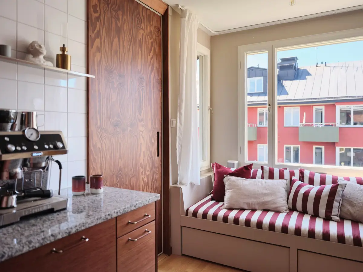 Colorful Interiors and 1960s Elements in a Stockholm Apartment 11 colorful-1960s-apartment-stockholm-nordroom