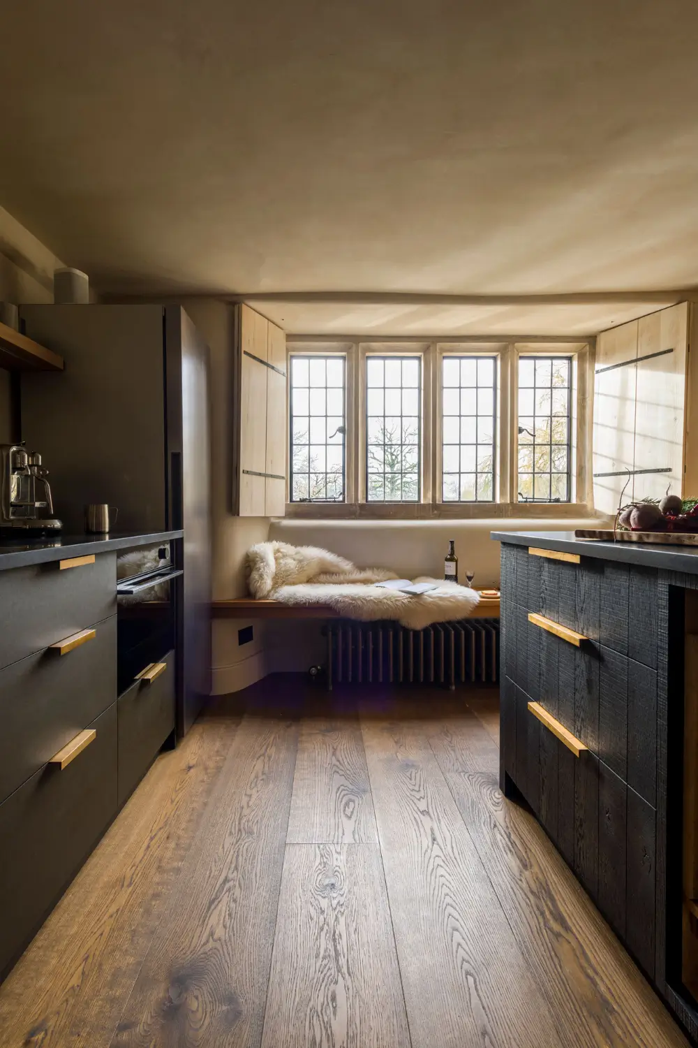 A Contemporary Inglis Hall Kitchen Brings New Life to a 700-Year-Old Wiltshire Manor 1 contemporary-kitchen-700-year-old-manor-wiltshire-england-nordroom