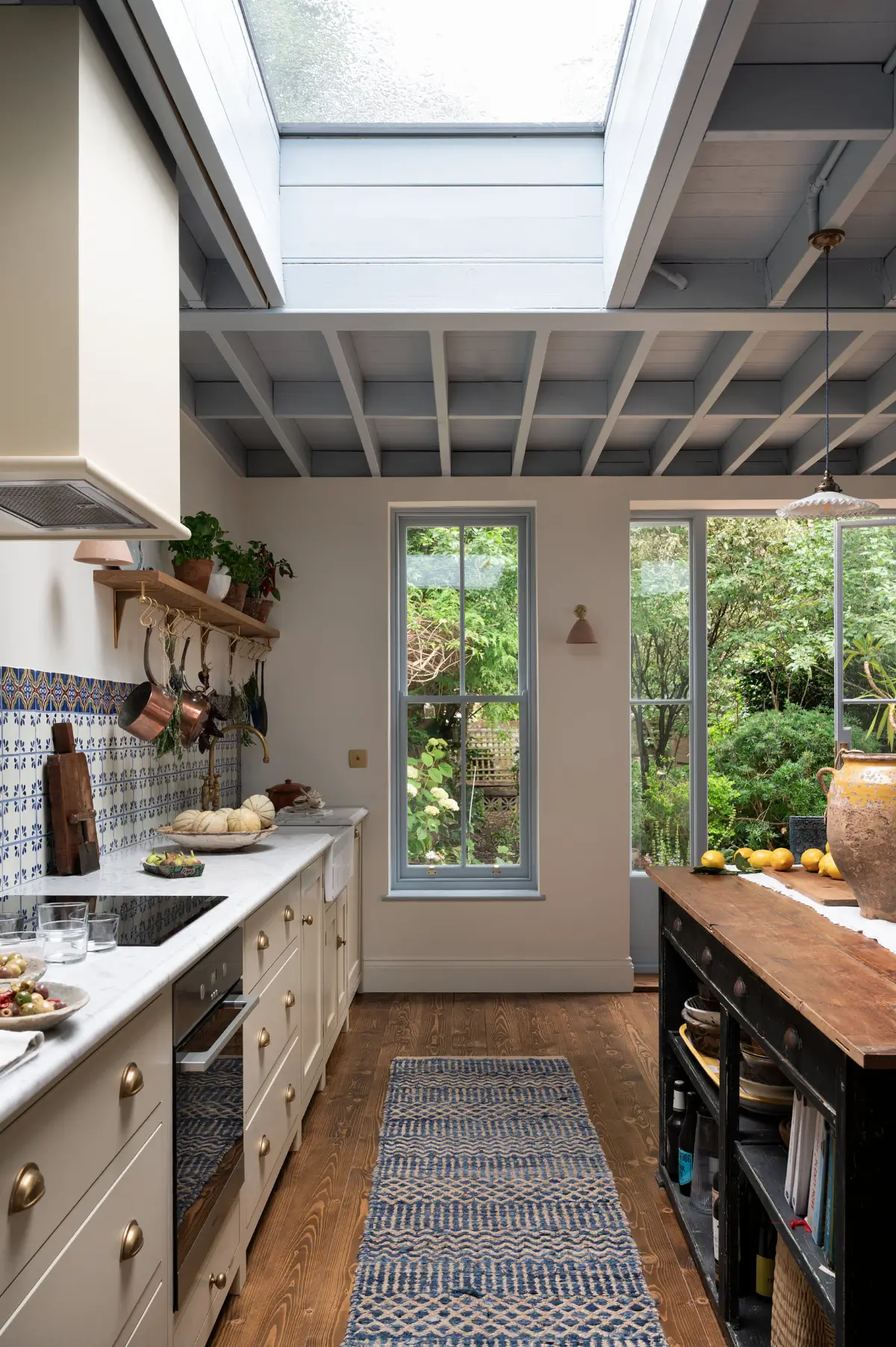 mediterranean-inspired-devol-kitchen-north-london-shaker-cabinets-nordroom