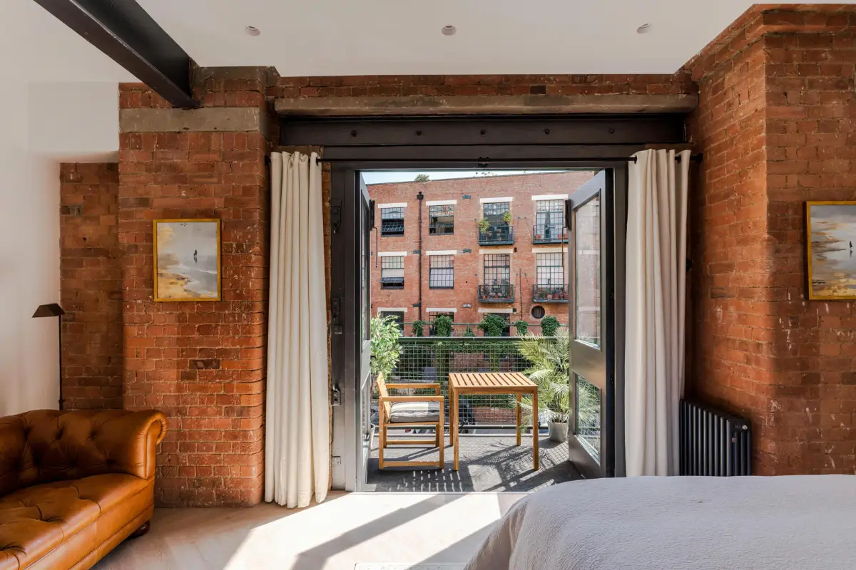 Crittall Windows and Exposed Brick Define This East London Apartment 14 modern-industrial-apartment-warehouse-conversion-london-nordroom