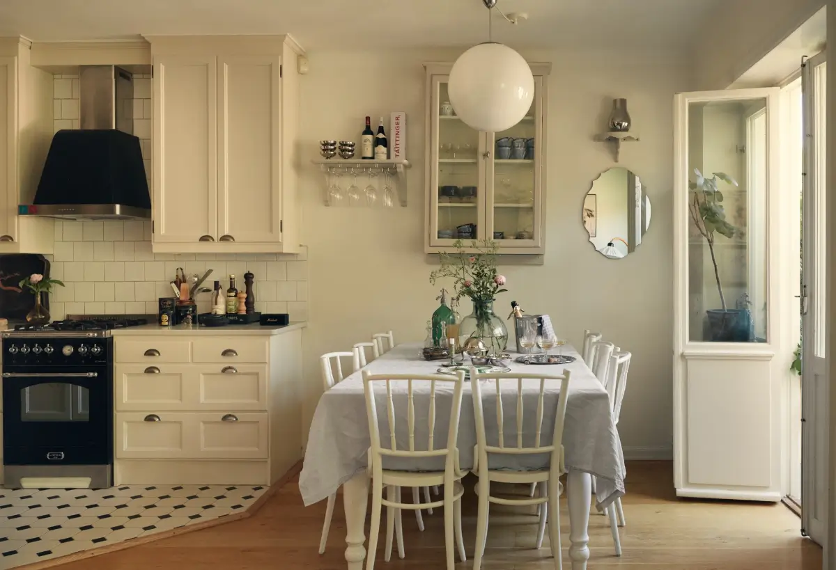 A French-Style Kitchen, Cozy Nooks, and Soaring Ceilings in a Stockholm Duplex 6 paris-inspired-interiors-duplex-attic-apartment-stockholm-nordroom