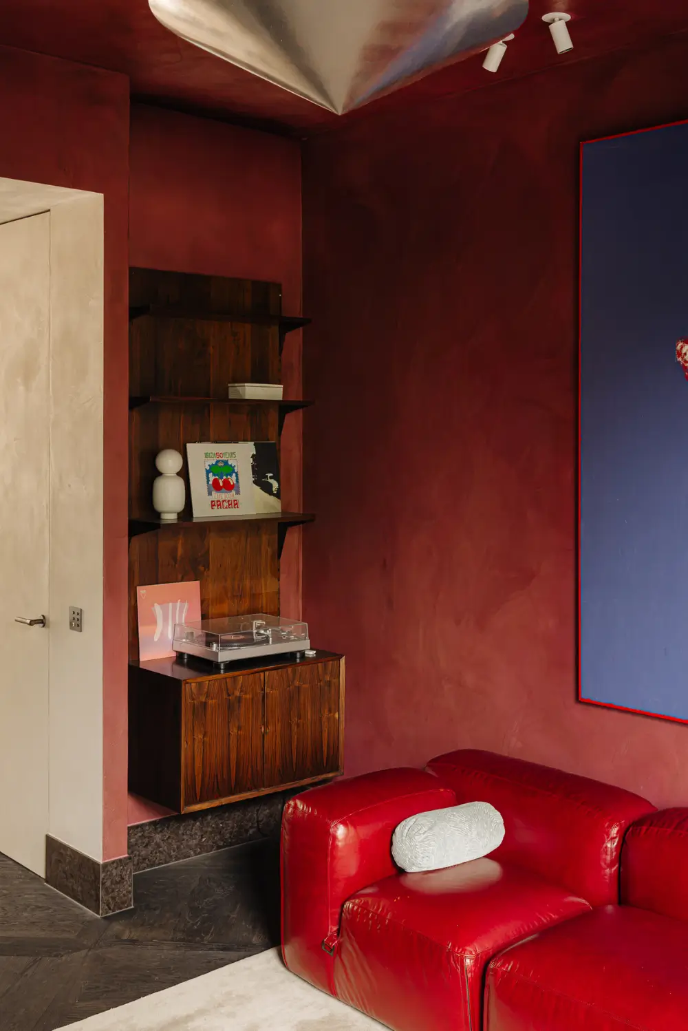 Curved Forms and Custom Joinery in a Chic Amsterdam Townhouse 26 architect-designed-early-20th-century-family-townhouse-amsterdam