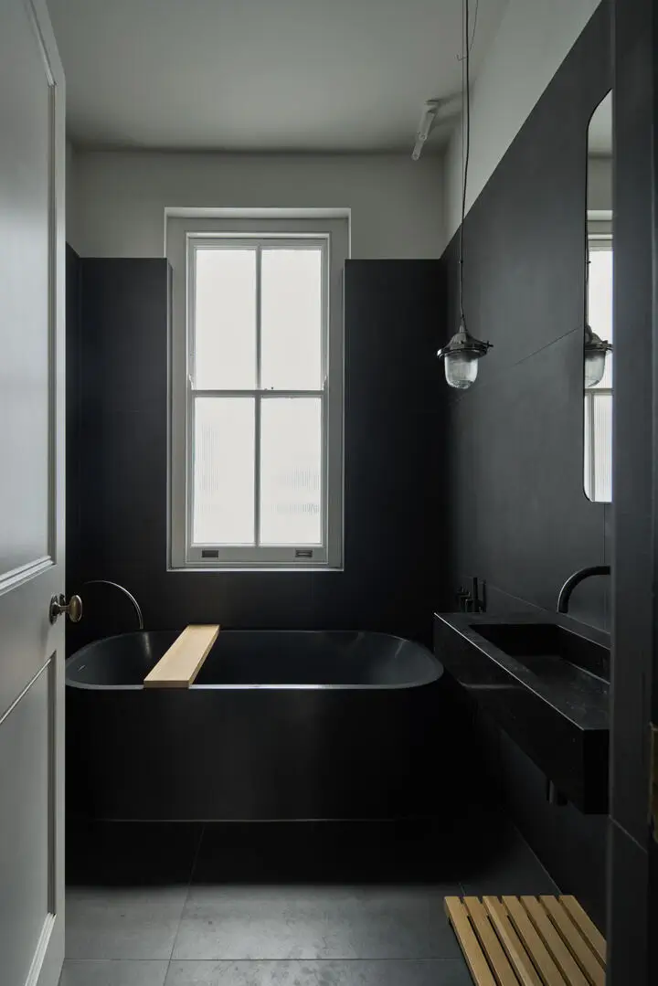 A Refined Riverside Apartment with Reclaimed Elements in Chelsea’s Historic “Writer’s Block” 26 elegant-renovated-interiors-19th-century-apartment-chelsea-london-nordroom