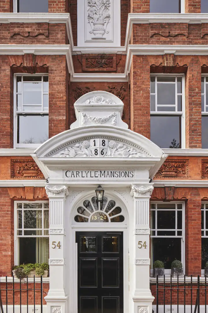 A Refined Riverside Apartment with Reclaimed Elements in Chelsea’s Historic “Writer’s Block” 32 elegant-renovated-interiors-19th-century-apartment-chelsea-london-nordroom