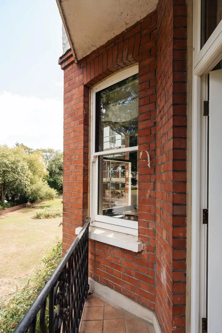 Bespoke Elements and a Green deVOL Kitchen in an Edwardian Mansion Apartment 25 green-devol-kitchen-mansion-apartment-river-thames-london-nordroom