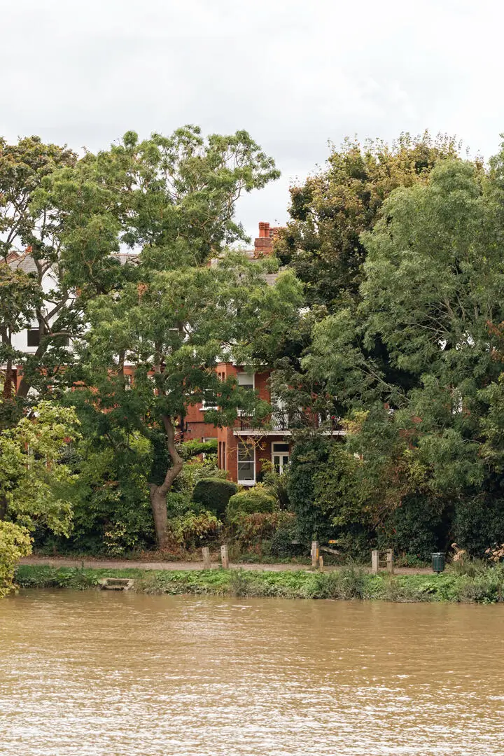 Bespoke Elements and a Green deVOL Kitchen in an Edwardian Mansion Apartment 26 green-devol-kitchen-mansion-apartment-river-thames-london-nordroom