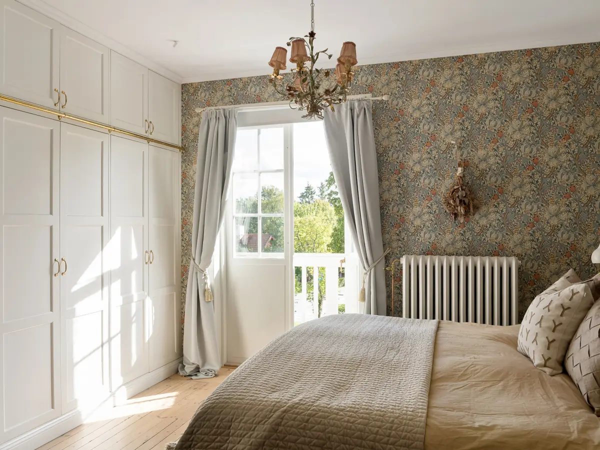 A Grand Apartment with a Green Kitchen in a Turn-of-the-Century Villa 23 green-kitchen-1910-villa-stockholm